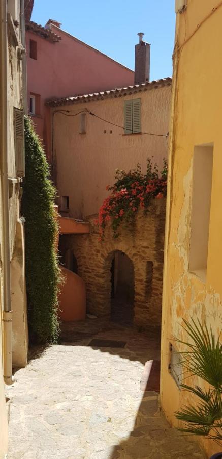 L'Odyssee Provencale, Un Duplex De Charme De 2 Chambres Au Pied Du Village Medieval De Bormes-Les-Mimosas, Offrant Des Prestations Haut De Gamme Et Une Superbe Vue Sur Le Massif Des Maures Luaran gambar