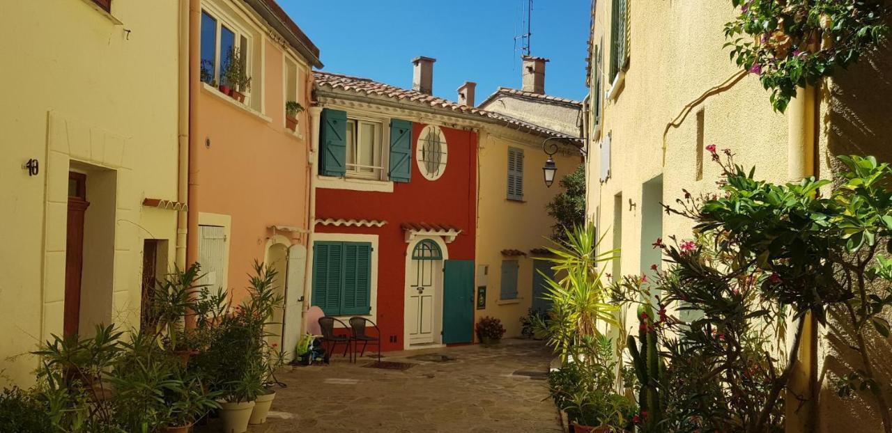 L'Odyssee Provencale, Un Duplex De Charme De 2 Chambres Au Pied Du Village Medieval De Bormes-Les-Mimosas, Offrant Des Prestations Haut De Gamme Et Une Superbe Vue Sur Le Massif Des Maures Luaran gambar